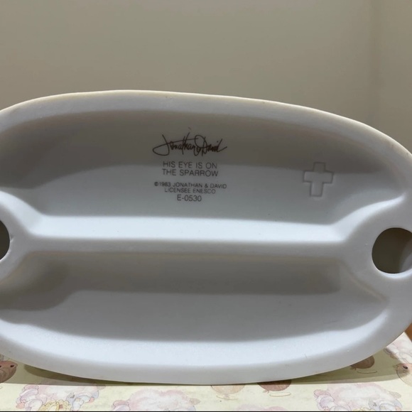 His Eye Is On The Sparrow- Figurine - Picture 8 of 9